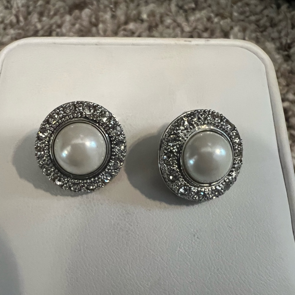 Antique pearl stud clip-on earrings